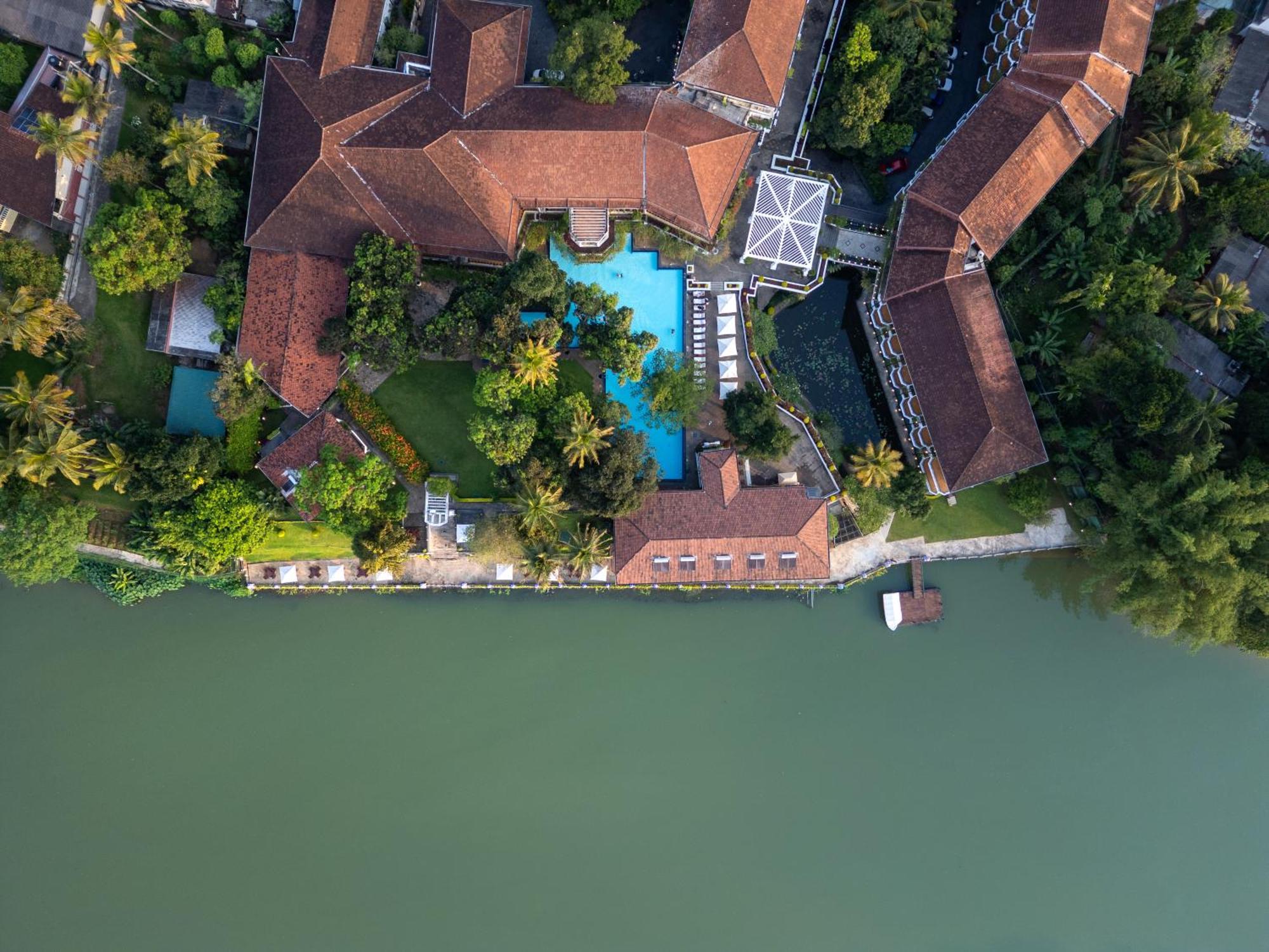 โรงแรมาฮาเวลิรีช แคนดี้ ภายนอก รูปภาพ